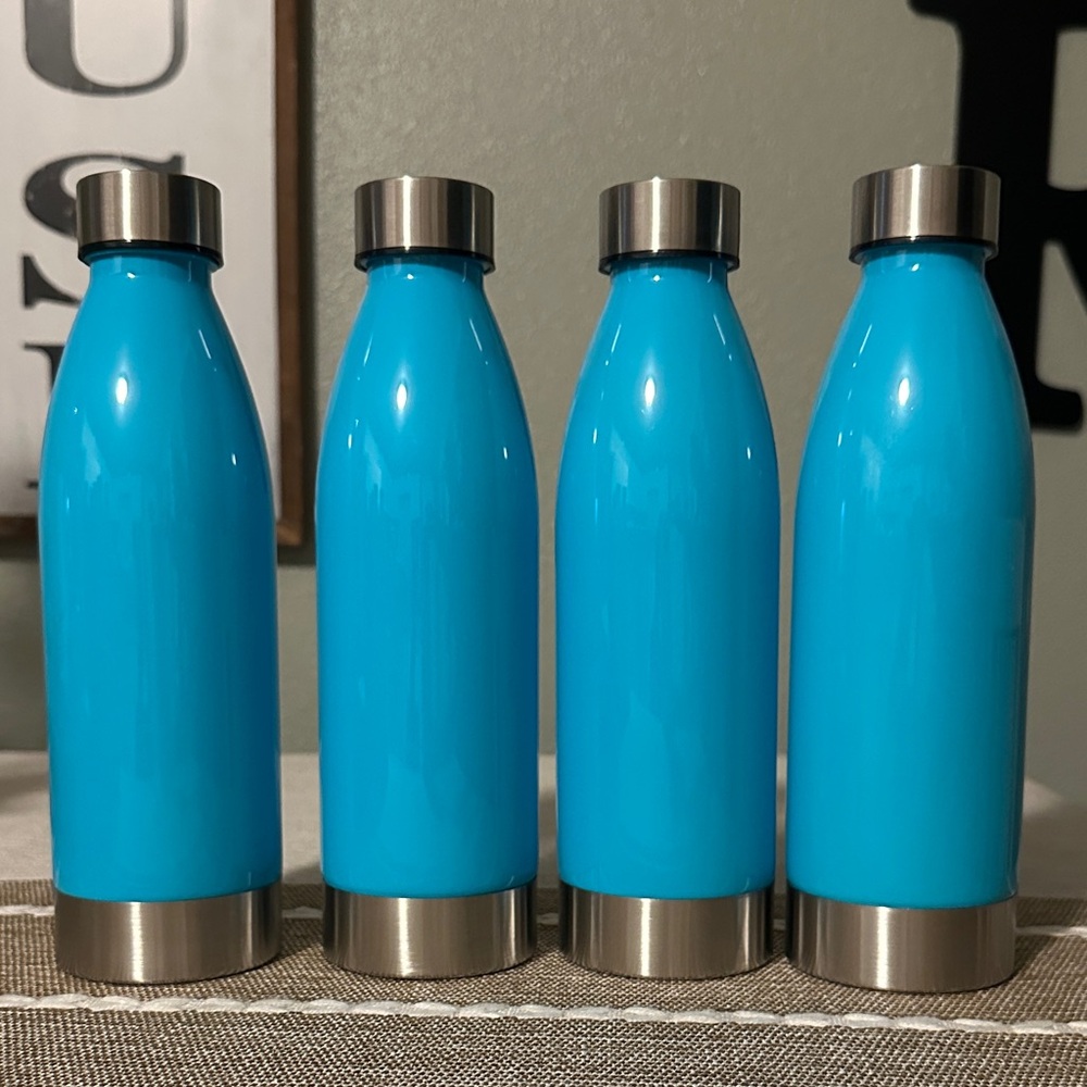 New- Set of (4) 22oz Turquoise Water Bottles